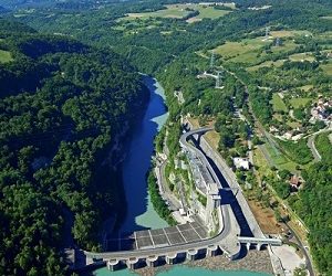 Hydrolien fluvial : HydroQuest, CNR, CMN et l’ADEME signent leur engagement pour la ferme pilote dans le Rhône