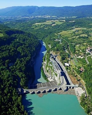 Hydrolien fluvial : HydroQuest, CNR, CMN et l’ADEME signent leur engagement pour la ferme pilote dans le Rhône