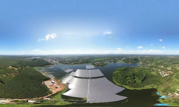 Une production de PV flottant a débuté sur les lacs de la commune de Quang Thanh