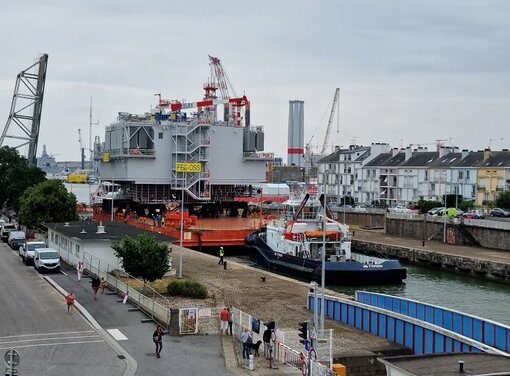 La sous-station T34 de Fécamp a quitté le port de Saint-Nazaire