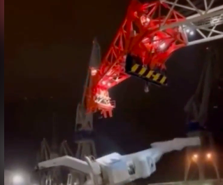 « Brave Tern » a heurté une des grues du port de Ferrol