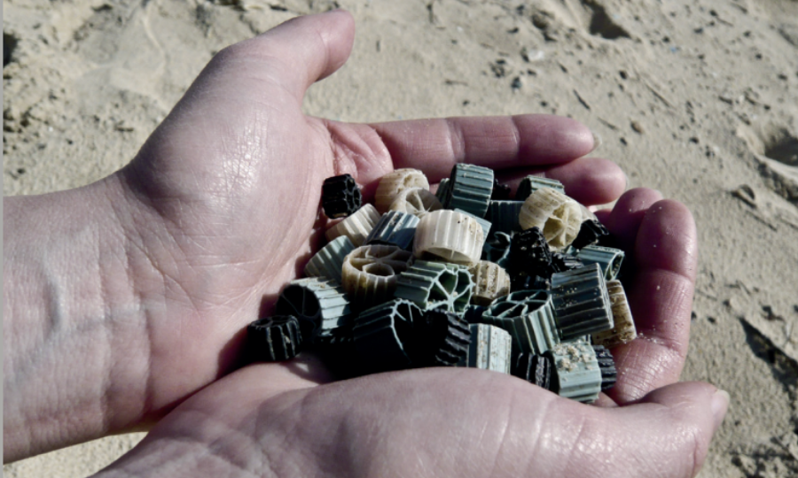 Plastique : l’ANEL et Vigipol portent plainte contre X pour l’échouage de biomédias sur les côtes bretonnes.